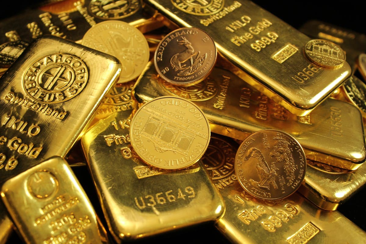 Gold Coins vs Gold Bars: Which Should You Buy?